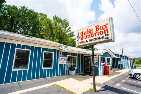 juke box junctions cafe canton|Jukebox Junction Restaurant & Soda Shoppe.